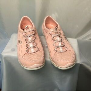 Skechers air cooled memory foam pink lacy sneakers size 8.5